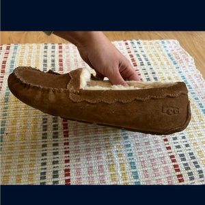 UGG Slippers Moccasins Tan Size 7